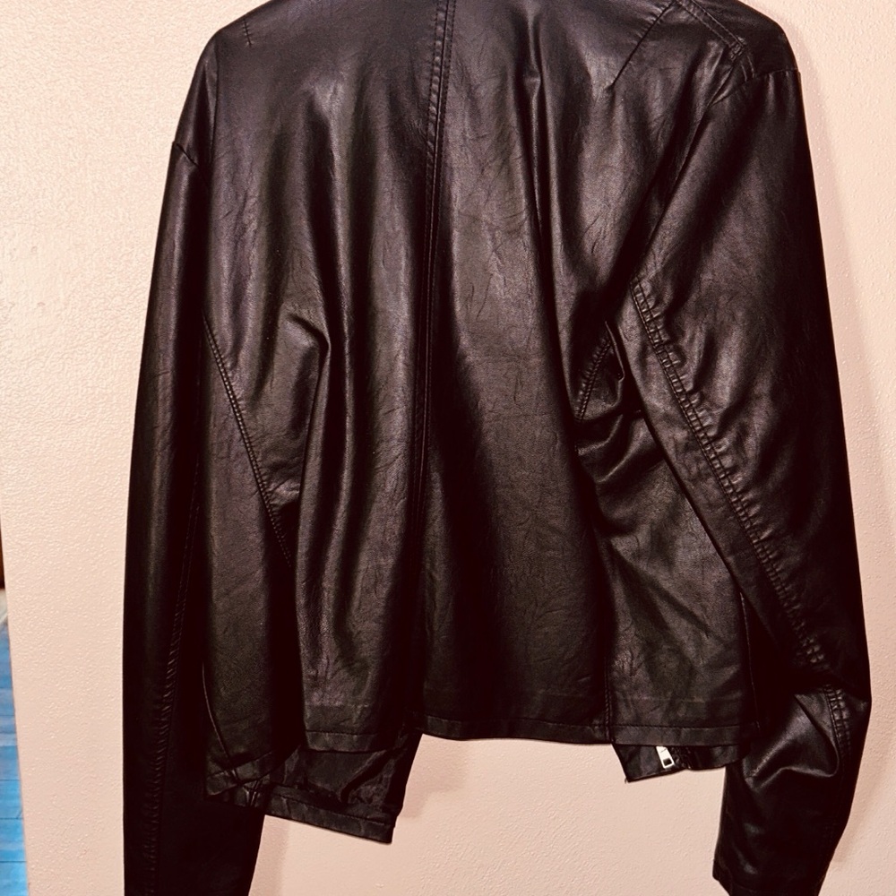 Woman’s Jacket - Picture 6 of 6